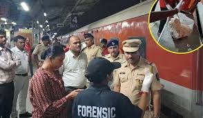 Shocking incident in Lokmanya Tilak Terminus-Kushinagar Express: Body of 5-year-old girl found