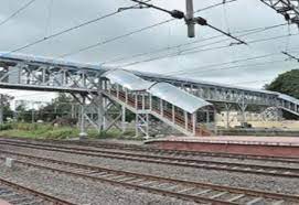Death of a passenger while crossing the track, due to lack of footover bridge, pay 8 lakh to Warla, High Court orders Railways
