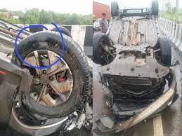 The tire of a moving car burst near Buldhana; 6 people died